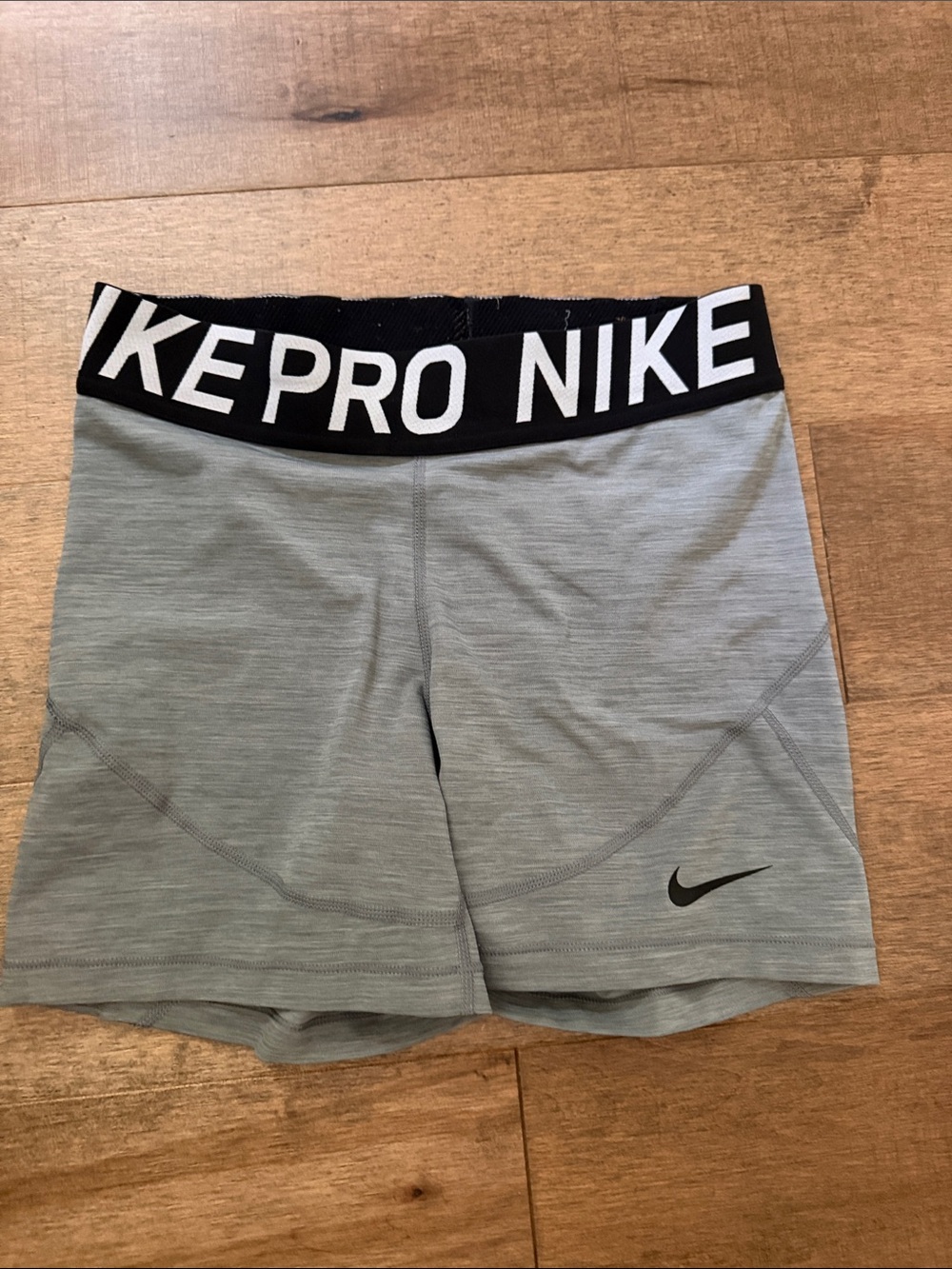 💋Nike Women's Light Gray Athletic Performance Shorts with Black Logo Waistband